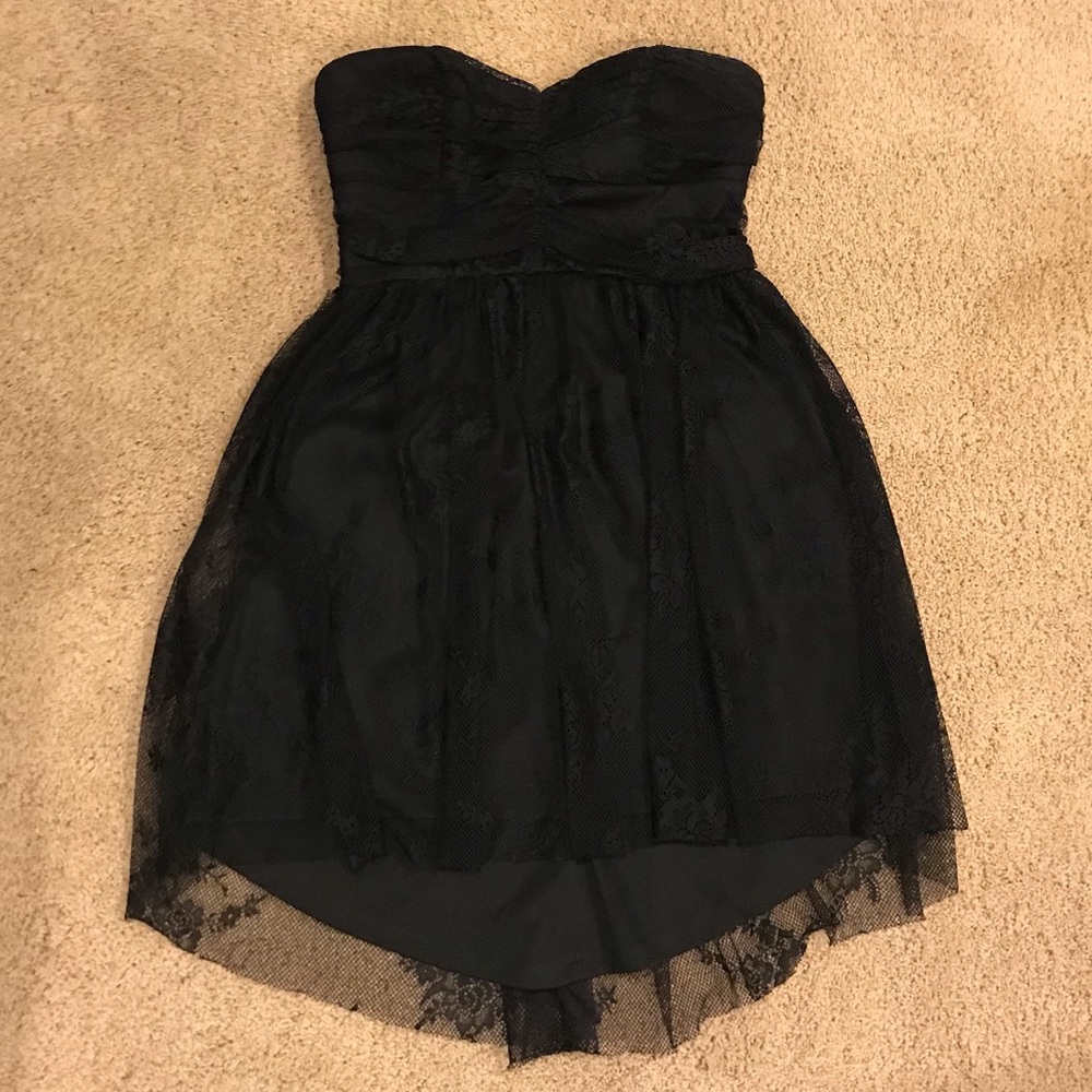 Lace strapless dress 🖤